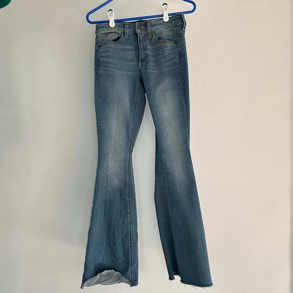 Universal Thread Women's High-Rise Flare Jeans - NWOT - Picture 1 of 5